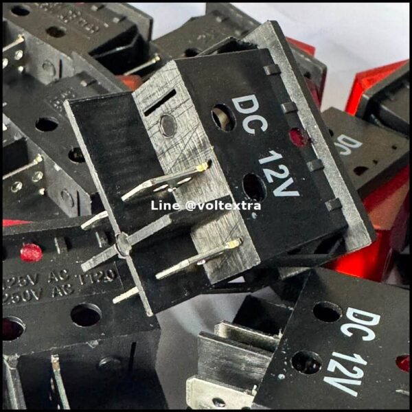 สวิตช์ไฟรถยนต์ 12V 4ขา สีแดง